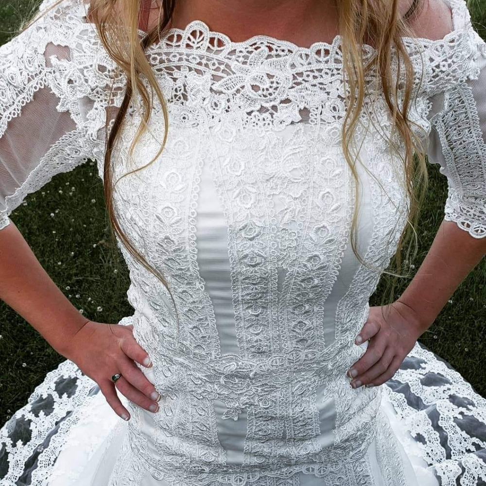 Modest wedding gown With Sleeves, size 6